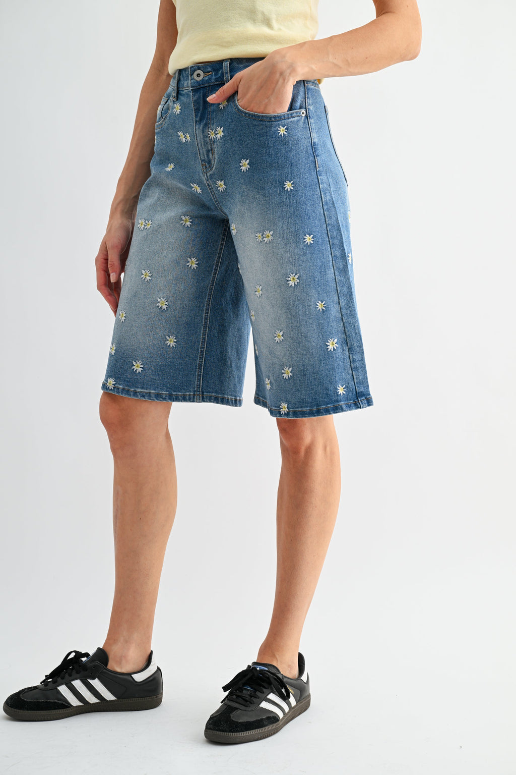 LUNAR INDIGO REG 4