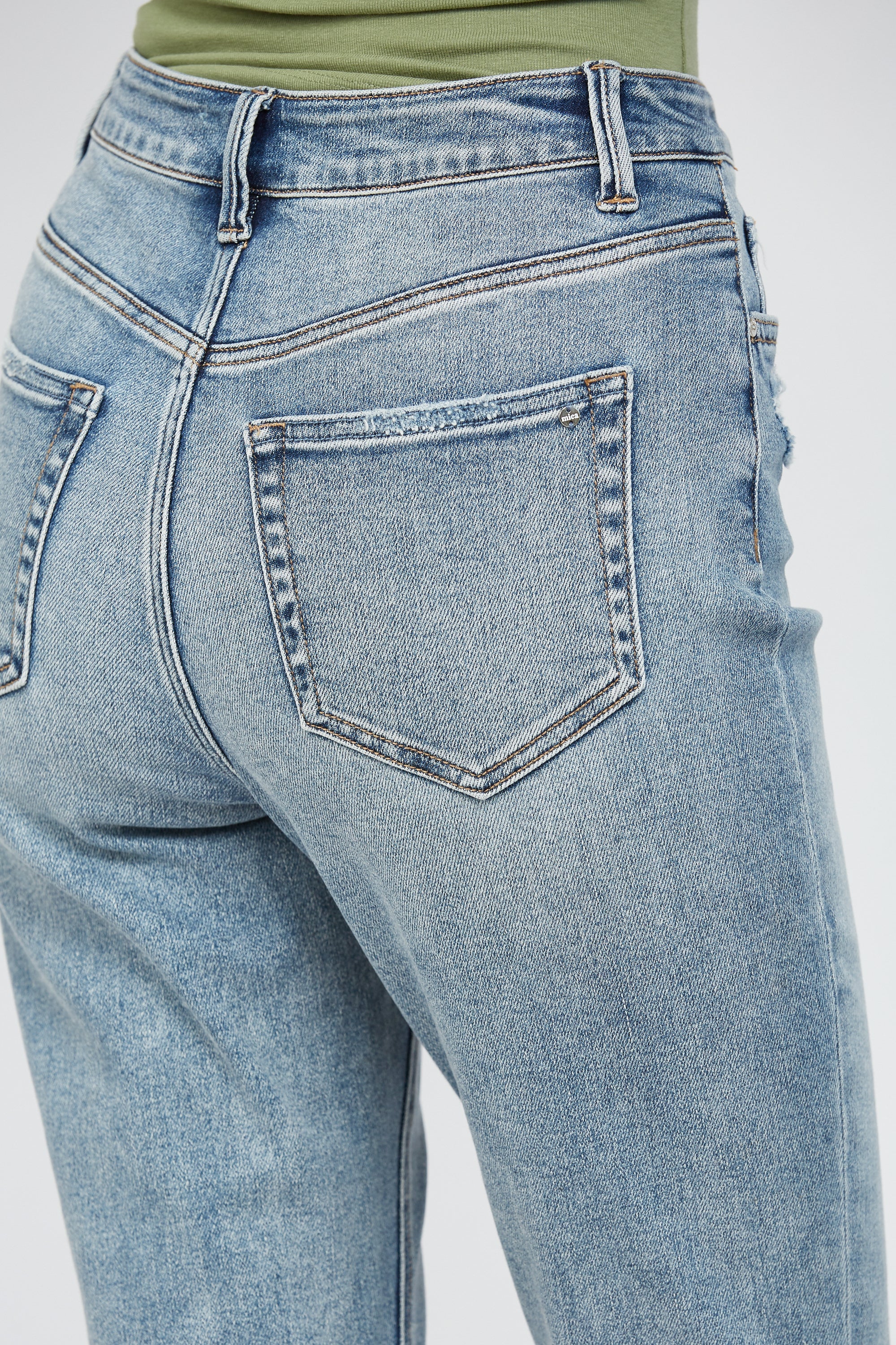 STRETCH SUPER HIGH RISE MOM JEAN
