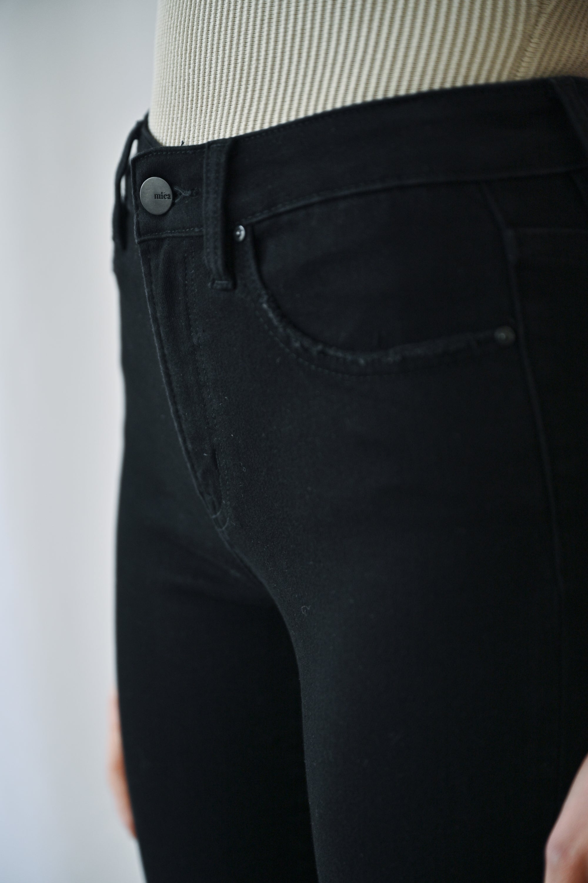 LE NOIR REG 6