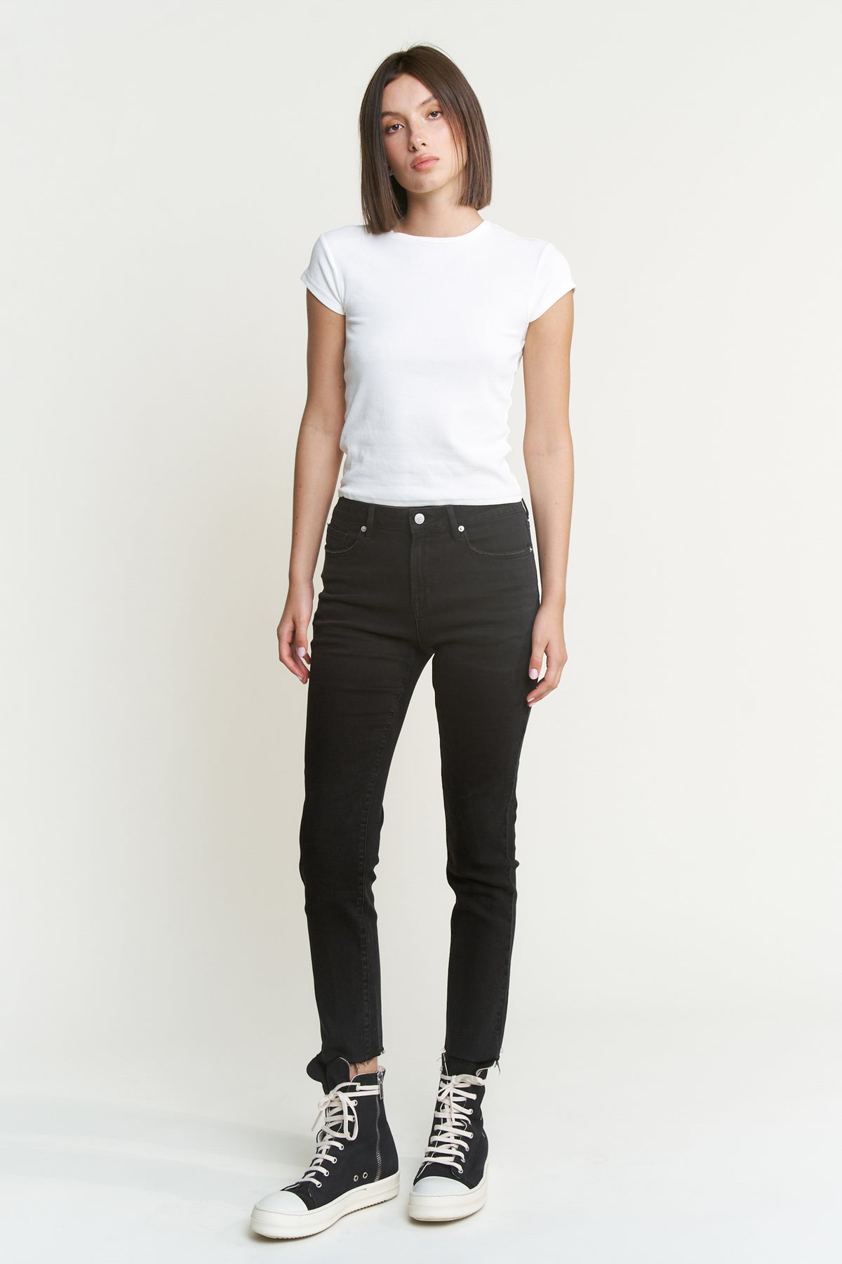 HIGH RISE CROPPED RAW HEM W/EASY SKINNY