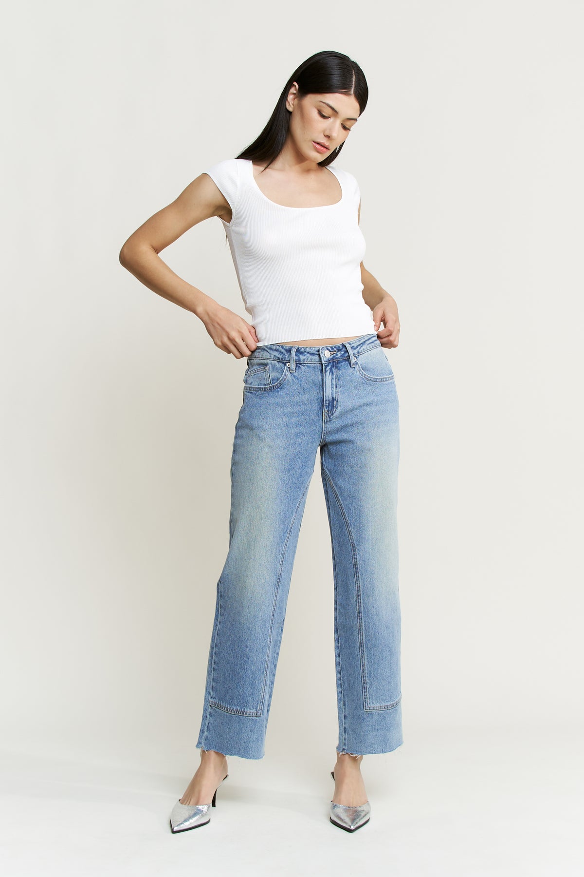 MID RISE ANKLE STRAIGHT LEG