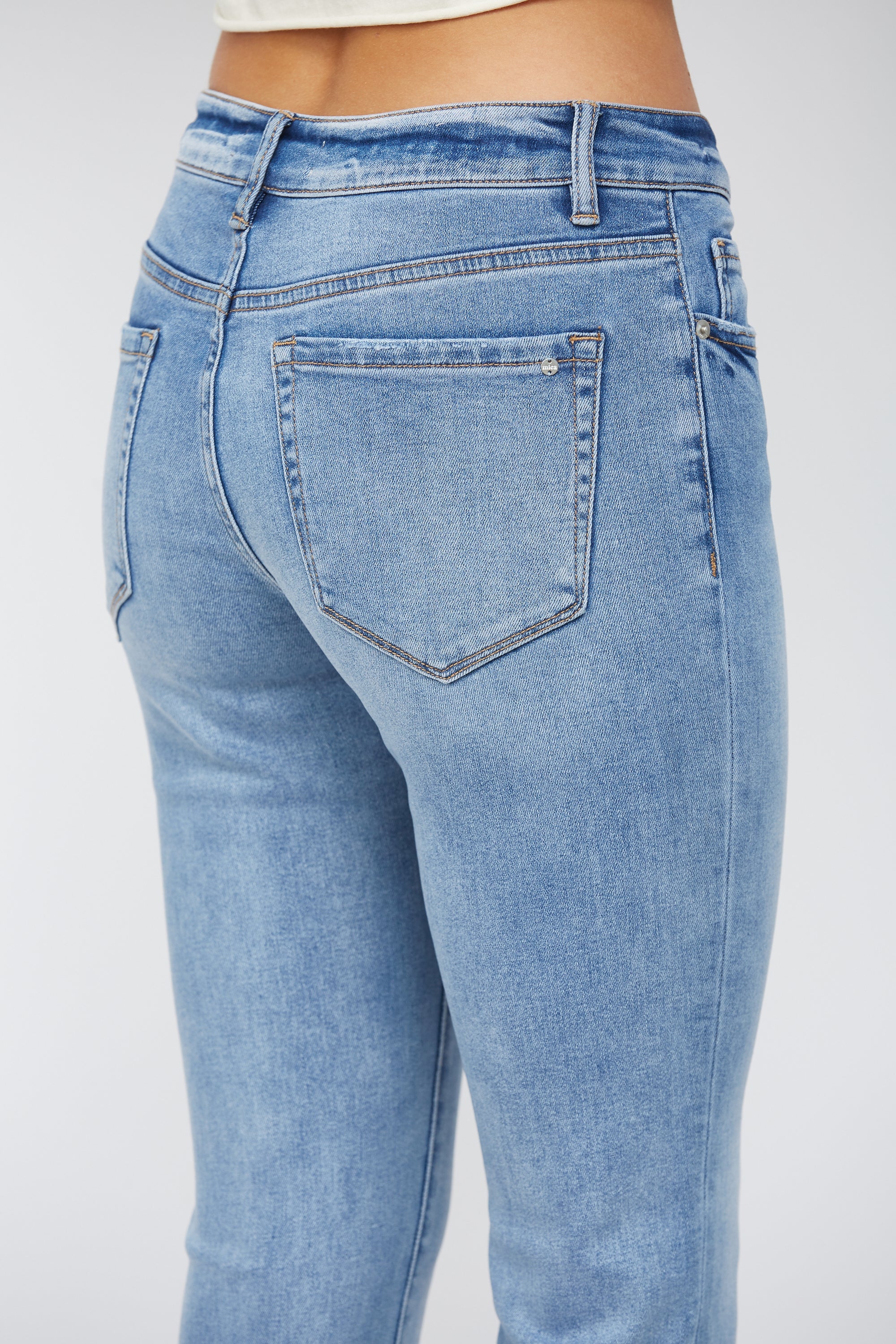 LT BLUE SLIT REG 6