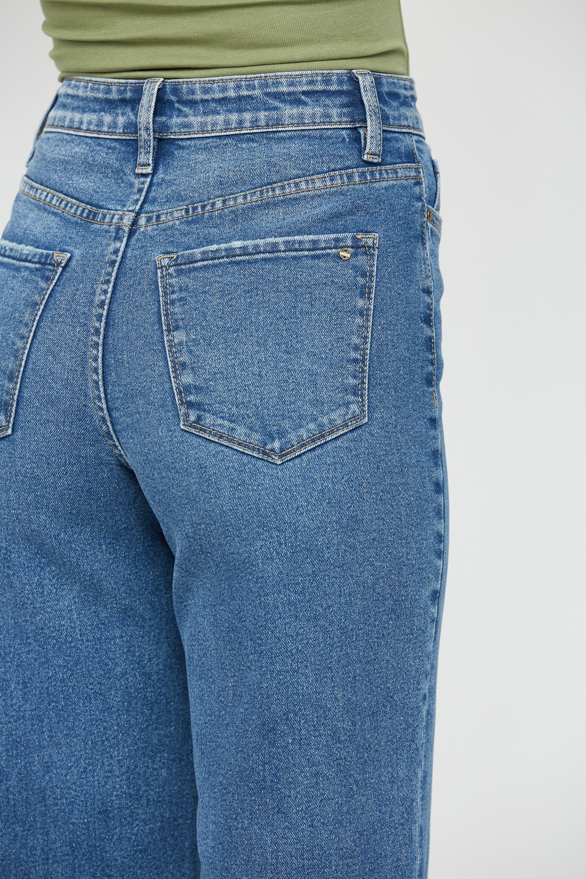 MEDIUM WASH REG 6