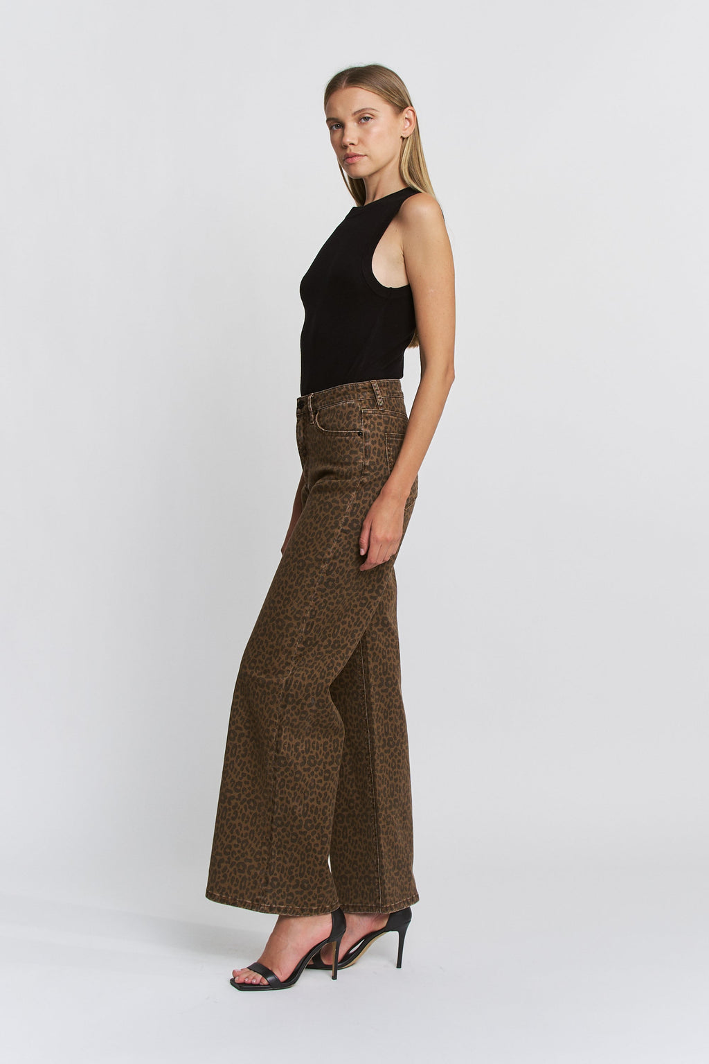 BROWN DERBY REG 4
