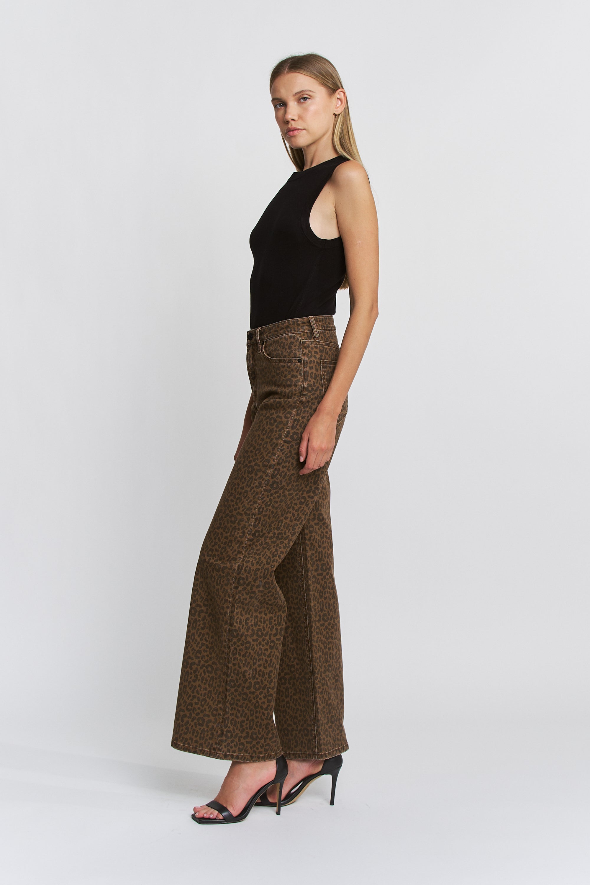 BROWN DERBY REG 4
